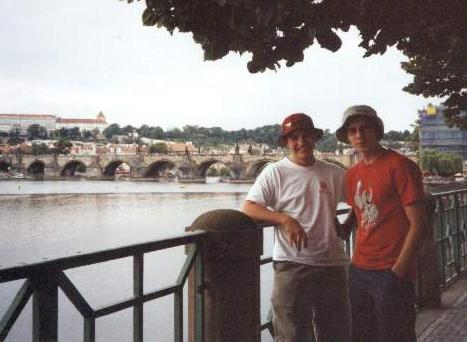 Bernd und Peter vor der Karlsbrücke